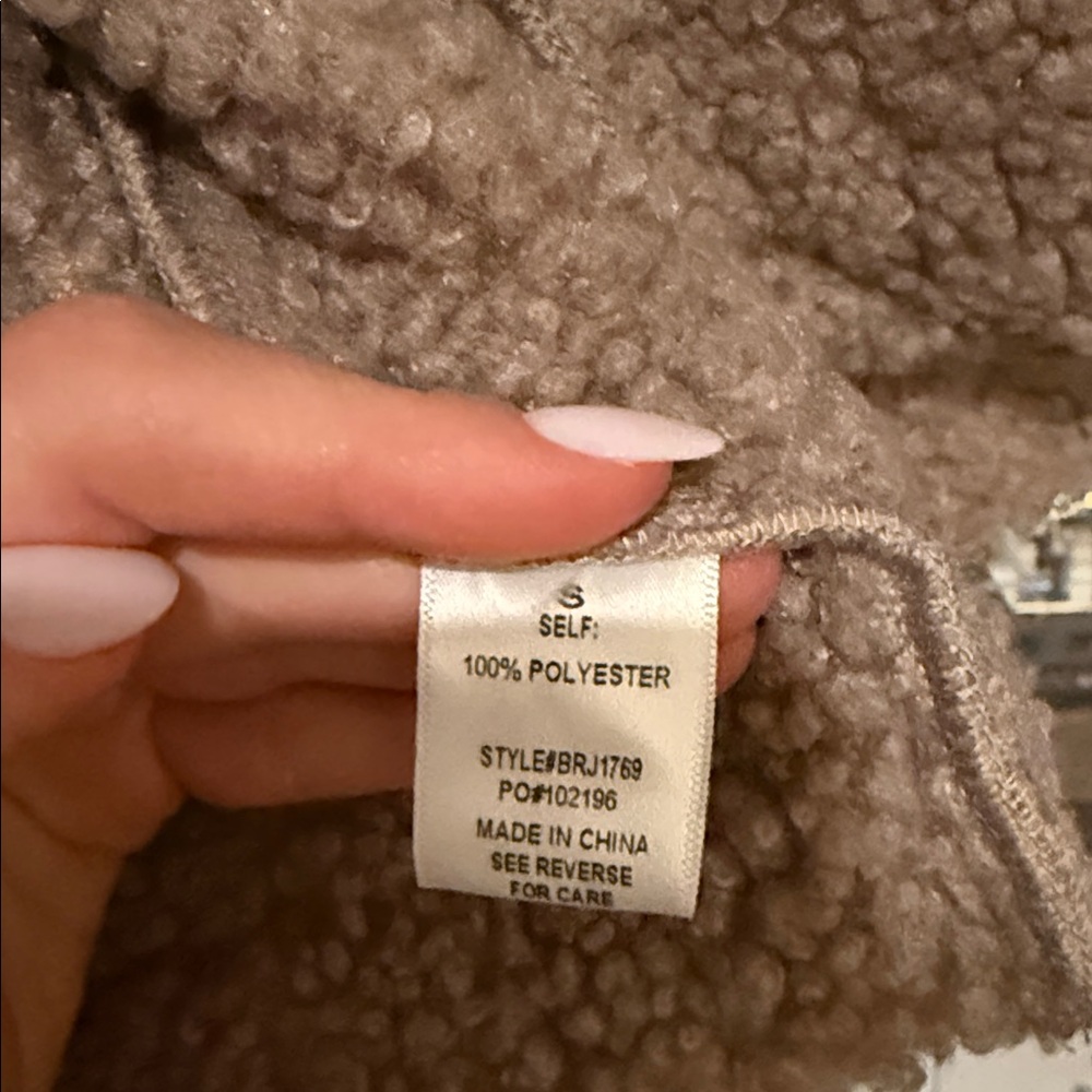 Cropped Sherpa Jacket - Picture 3 of 8